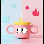 ⁦كأس بلاستيك بمصاصة مع غطاء سيلكون أصفر بمقابض لون زهري سعة 240 مل⁩ - الصورة ⁦6⁩