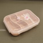 لانش بوكس بلاستيك مع ملعقة حجم 24×18 سم لون زهري