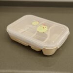 ⁦لانش بوكس بلاستيك مع ملعقة حجم 24×18 سم لون بيج⁩ - الصورة ⁦4⁩