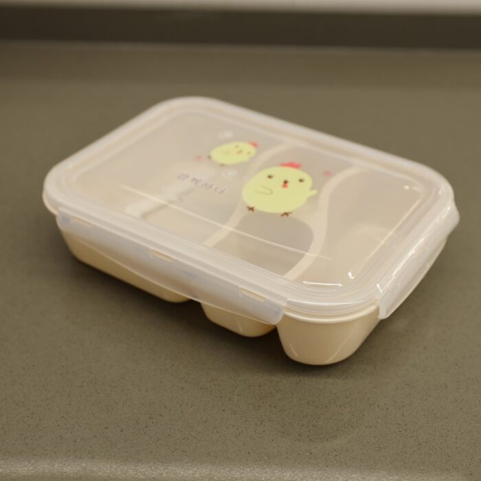 ⁦لانش بوكس بلاستيك مع ملعقة حجم 24×18 سم لون بيج⁩ - الصورة ⁦4⁩