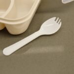 ⁦لانش بوكس بلاستيك مع ملعقة حجم 24×18 سم لون بيج⁩ - الصورة ⁦9⁩