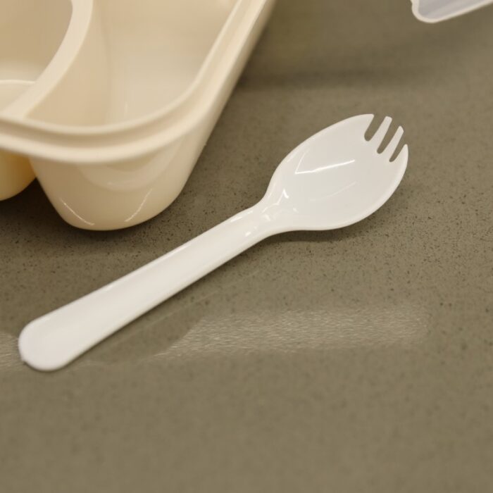 ⁦لانش بوكس بلاستيك مع ملعقة حجم 24×18 سم لون بيج⁩ - الصورة ⁦9⁩