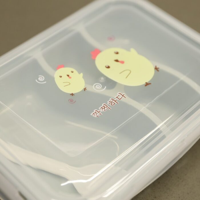 ⁦لانش بوكس بلاستيك مع ملعقة حجم 24×18 سم لون أخضر⁩ - الصورة ⁦4⁩