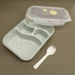 ⁦لانش بوكس بلاستيك مع ملعقة حجم 24×18 سم لون أخضر⁩ - الصورة ⁦5⁩