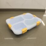 ⁦لانش بوكس بلاستيك مع ملعقة حجم 23.5×17.5 سم لون أزرق⁩ - الصورة ⁦4⁩