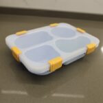 ⁦لانش بوكس بلاستيك مع ملعقة حجم 23.5×17.5 سم لون أزرق⁩ - الصورة ⁦6⁩