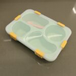 ⁦لانش بوكس بلاستيك مع ملعقة حجم 23.5×17.5 سم لون أخضر⁩ - الصورة ⁦2⁩