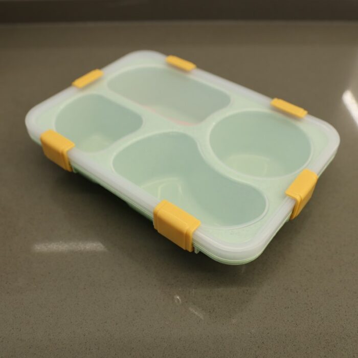 ⁦لانش بوكس بلاستيك مع ملعقة حجم 23.5×17.5 سم لون أخضر⁩ - الصورة ⁦5⁩