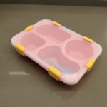 ⁦لانش بوكس بلاستيك مع ملعقة حجم 23.5×17.5 سم لون زهري⁩ - الصورة ⁦5⁩