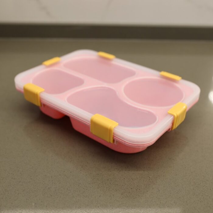 ⁦لانش بوكس بلاستيك مع ملعقة حجم 23.5×17.5 سم لون زهري⁩ - الصورة ⁦6⁩