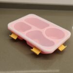 ⁦لانش بوكس بلاستيك مع ملعقة حجم 23.5×17.5 سم لون زهري⁩ - الصورة ⁦7⁩