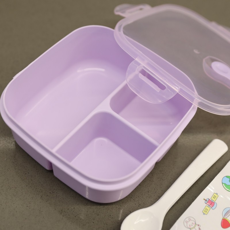 ⁦لانش بوكس بلاستيك مع ملعقة بتصميم مربع حجم 14.5×14.5 سم لون بنفسجي⁩ - الصورة ⁦1⁩