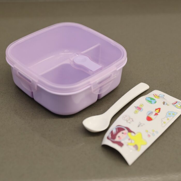 ⁦لانش بوكس بلاستيك مع ملعقة بتصميم مربع حجم 14.5×14.5 سم لون بنفسجي⁩ - الصورة ⁦8⁩