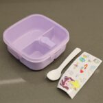 ⁦لانش بوكس بلاستيك مع ملعقة بتصميم مربع حجم 14.5×14.5 سم لون بنفسجي⁩ - الصورة ⁦10⁩
