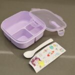 ⁦لانش بوكس بلاستيك مع ملعقة بتصميم مربع حجم 14.5×14.5 سم لون بنفسجي⁩ - الصورة ⁦11⁩