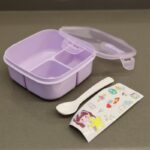 ⁦لانش بوكس بلاستيك مع ملعقة بتصميم مربع حجم 14.5×14.5 سم لون بنفسجي⁩ - الصورة ⁦13⁩