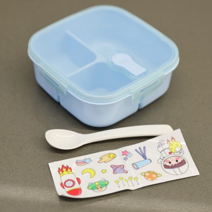 ⁦لانش بوكس بلاستيك مع ملعقة بتصميم مربع حجم 14.5×14.5 سم لون أزرق⁩ - الصورة ⁦8⁩