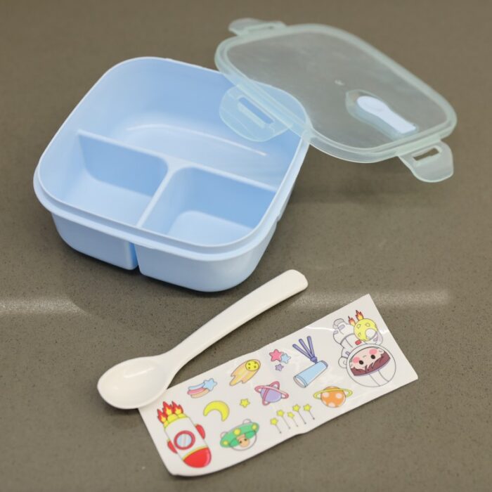 ⁦لانش بوكس بلاستيك مع ملعقة بتصميم مربع حجم 14.5×14.5 سم لون أزرق⁩ - الصورة ⁦11⁩