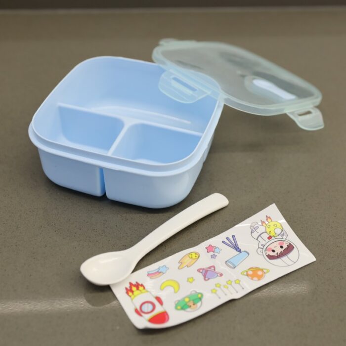 ⁦لانش بوكس بلاستيك مع ملعقة بتصميم مربع حجم 14.5×14.5 سم لون أزرق⁩ - الصورة ⁦12⁩