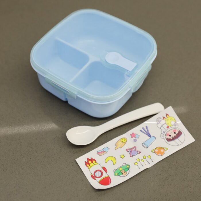 ⁦لانش بوكس بلاستيك مع ملعقة بتصميم مربع حجم 14.5×14.5 سم لون أزرق⁩ - الصورة ⁦14⁩