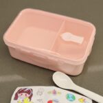 ⁦لانش بوكس بلاستيك مع ملعقة حجم 16.5×11 سم لون زهري⁩ - الصورة ⁦7⁩