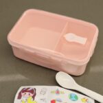 ⁦لانش بوكس بلاستيك مع ملعقة حجم 16.5×11 سم لون زهري⁩ - الصورة ⁦8⁩