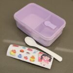 ⁦لانش بوكس بلاستيك مع ملعقة حجم 16.5×11 سم لون بنفسجي⁩ - الصورة ⁦2⁩