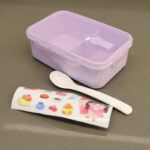 ⁦لانش بوكس بلاستيك مع ملعقة حجم 16.5×11 سم لون بنفسجي⁩ - الصورة ⁦3⁩