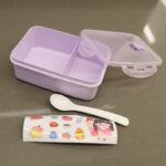 ⁦لانش بوكس بلاستيك مع ملعقة حجم 16.5×11 سم لون بنفسجي⁩ - الصورة ⁦10⁩