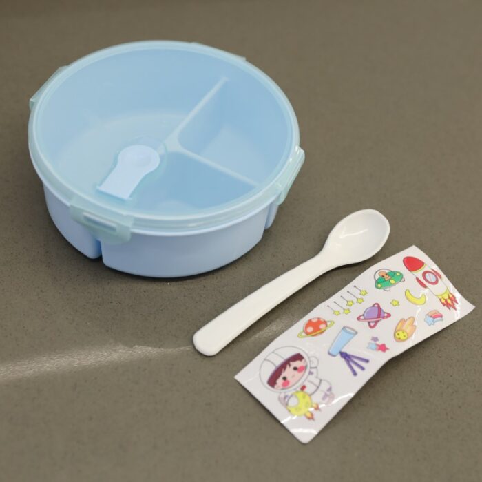 ⁦لانش بوكس بلاستيك مع ملعقة بتصميم دائري قطر 15 سم لون أزرق⁩ - الصورة ⁦2⁩