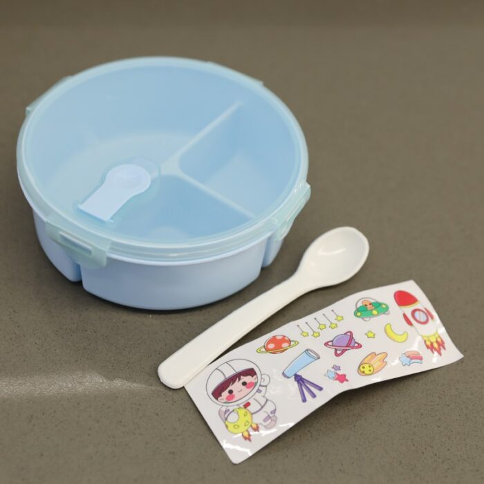 ⁦لانش بوكس بلاستيك مع ملعقة بتصميم دائري قطر 15 سم لون أزرق⁩ - الصورة ⁦4⁩