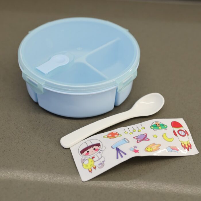 ⁦لانش بوكس بلاستيك مع ملعقة بتصميم دائري قطر 15 سم لون أزرق⁩ - الصورة ⁦7⁩