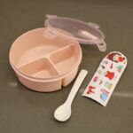 ⁦لانش بوكس بلاستيك مع ملعقة بتصميم دائري قطر 15 سم لون زهري⁩ - الصورة ⁦13⁩