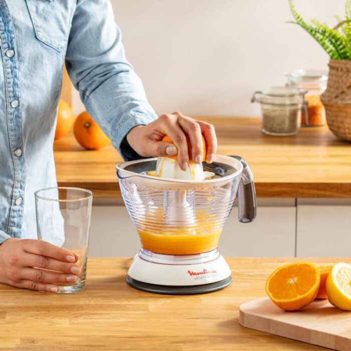 ⁦Moulinex Vita Press Juicer With Hand, 1 Liter, 25 Watt-عصارة كهربائية من مولينكس 25 واط لون ابيض ورمادي⁩ - الصورة ⁦7⁩