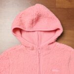 ⁦سترة فرو للأطفال لون زهري⁩ - الصورة ⁦3⁩