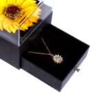 ⁦صندوق وردة  مع سلسال ذهبي⁩ - الصورة ⁦6⁩