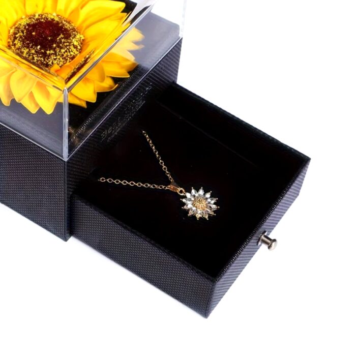 ⁦صندوق وردة  مع سلسال ذهبي⁩ - الصورة ⁦6⁩