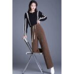 بنطلون مخمل بتصميم أرجل واسعة للنساء لون بني غامق