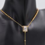 ⁦سلسال ذهبي بتصميم زركون أبيض على شكل مستطيل⁩ - الصورة ⁦2⁩