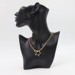 سلسال ذهبي بتصميم جنزير مع نجمة