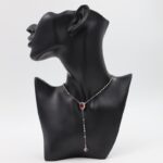 سلسال فضي بتصميم زركون أحمر بيضاوي