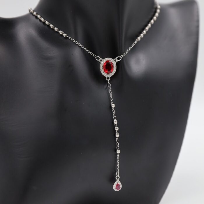 ⁦سلسال فضي بتصميم زركون أحمر بيضاوي⁩ - الصورة ⁦2⁩