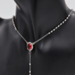 ⁦سلسال فضي بتصميم زركون أحمر بيضاوي⁩ - الصورة ⁦3⁩