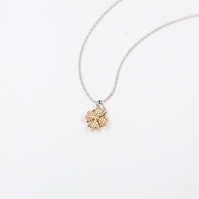 ⁦سلسال فضي بتصميم وردة ذهبية⁩ - الصورة ⁦3⁩