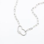 ⁦سلسال فضي بتصميم جنزير وقلب⁩ - الصورة ⁦3⁩