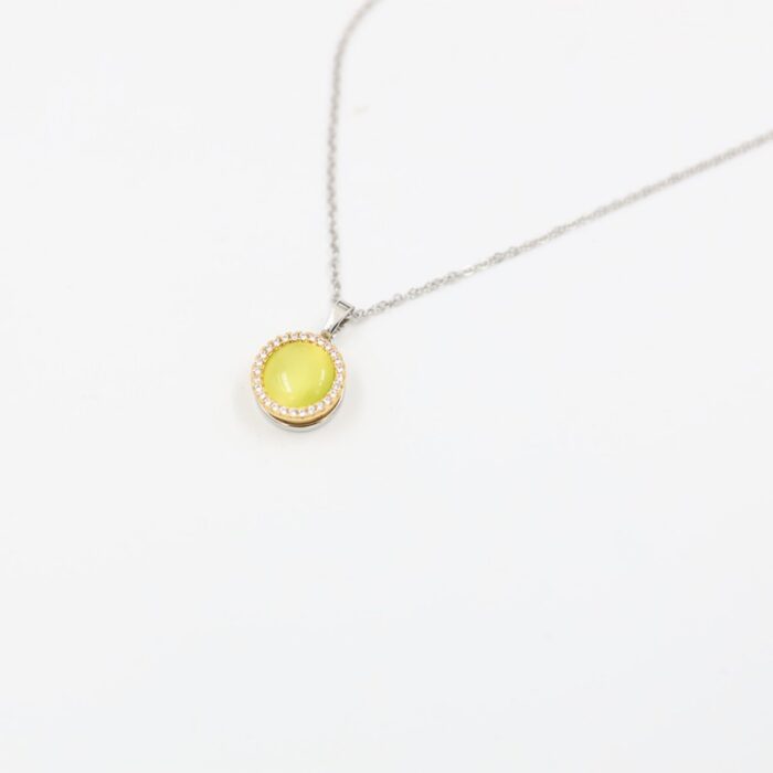 ⁦سلسال فضي بتصميم دائرة لون فسفوري⁩ - الصورة ⁦3⁩