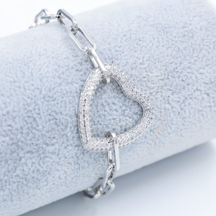 1033753666_67dc75258caf2 سوار فضي بتصميم جنزير وقلب زركون أبيض - الصورة 1