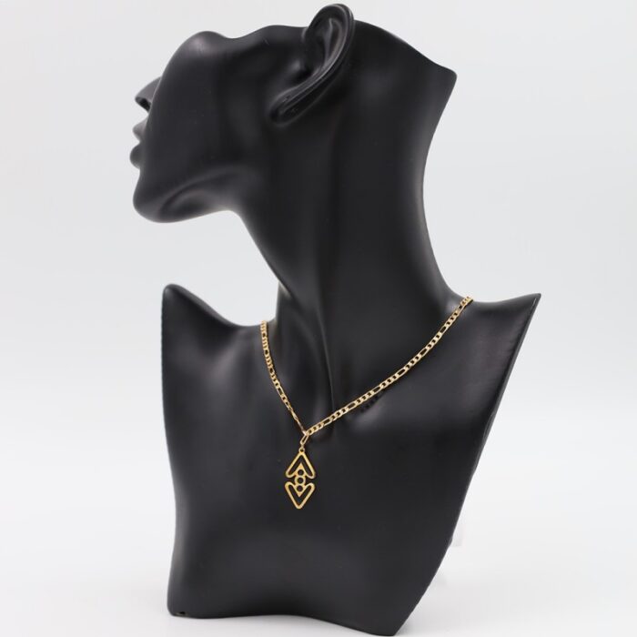 1033753671_67dc75297e535 سلسال ذهبي للجنسين - الصورة 1