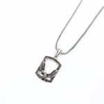 ⁦سلسال للشباب بتصميم صقر مع مربع لون فضي و أسود⁩ - الصورة ⁦2⁩