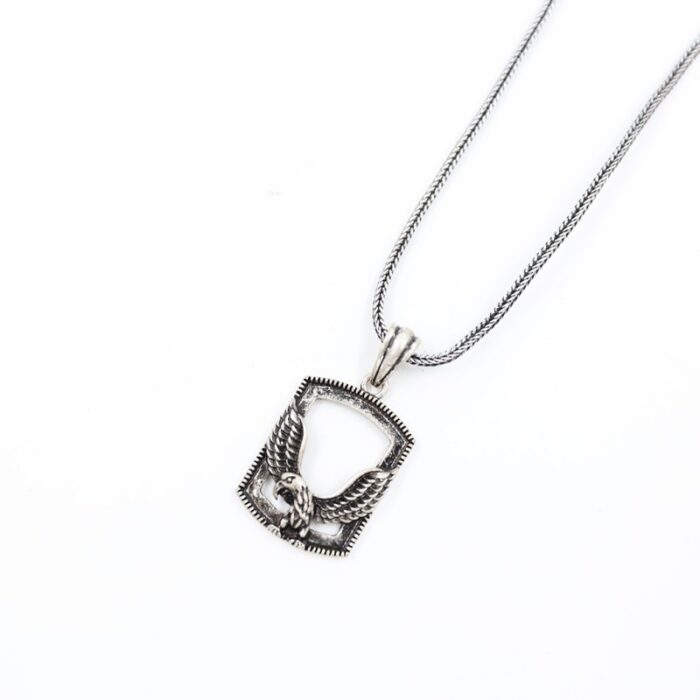 ⁦سلسال للشباب بتصميم صقر مع مربع لون فضي و أسود⁩ - الصورة ⁦2⁩